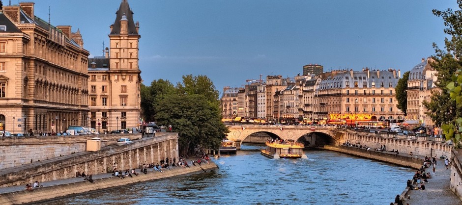 péniche sur la seine