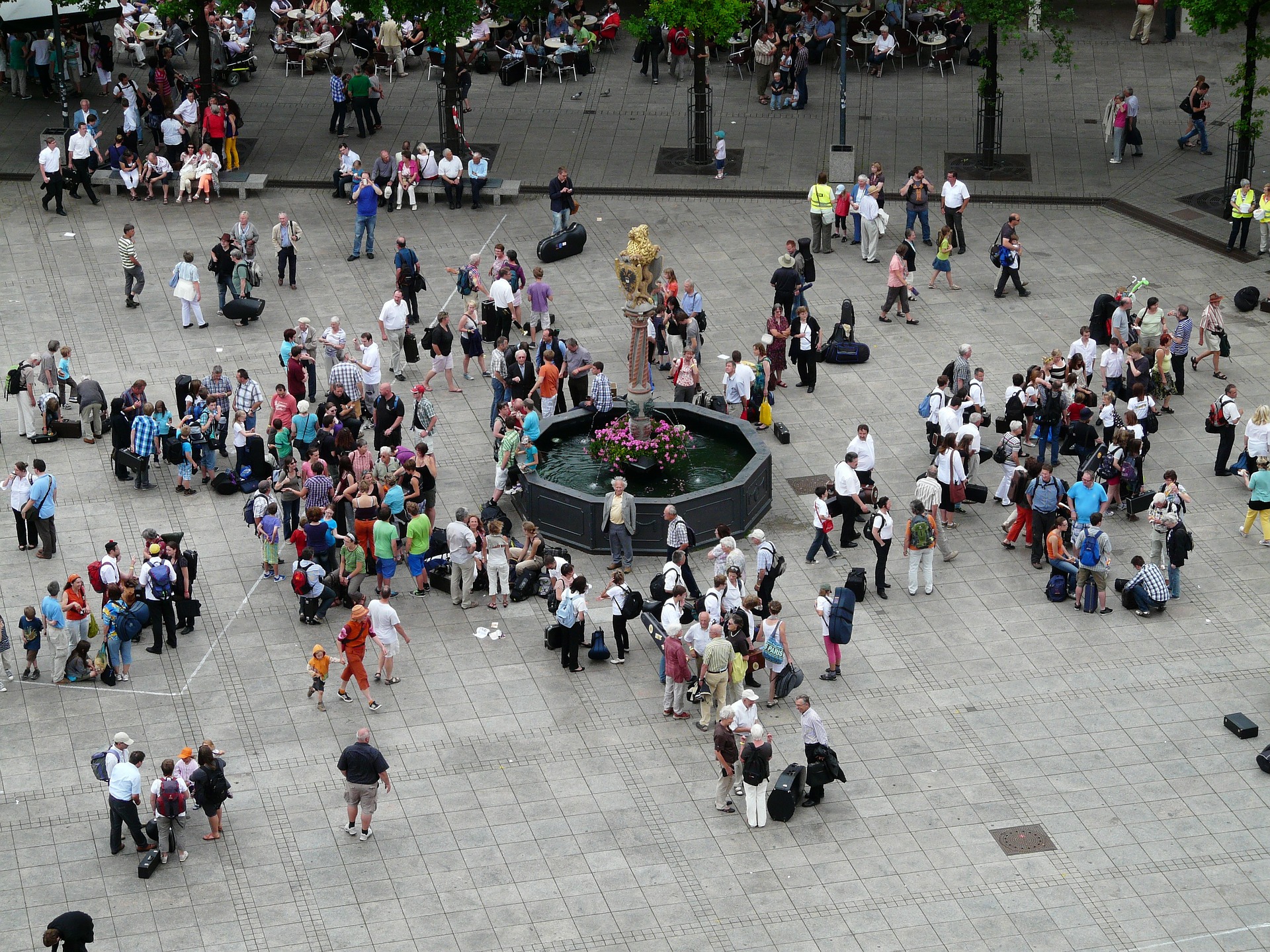 foule dans un espace public