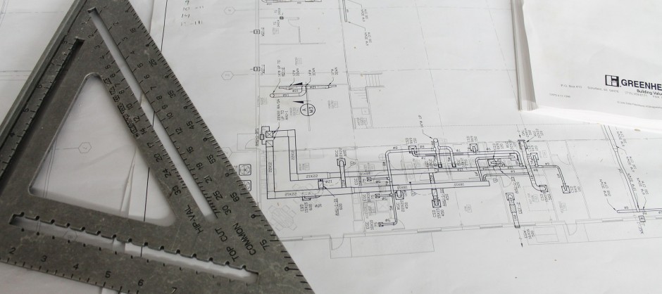 plan d'architecte avec une équerre