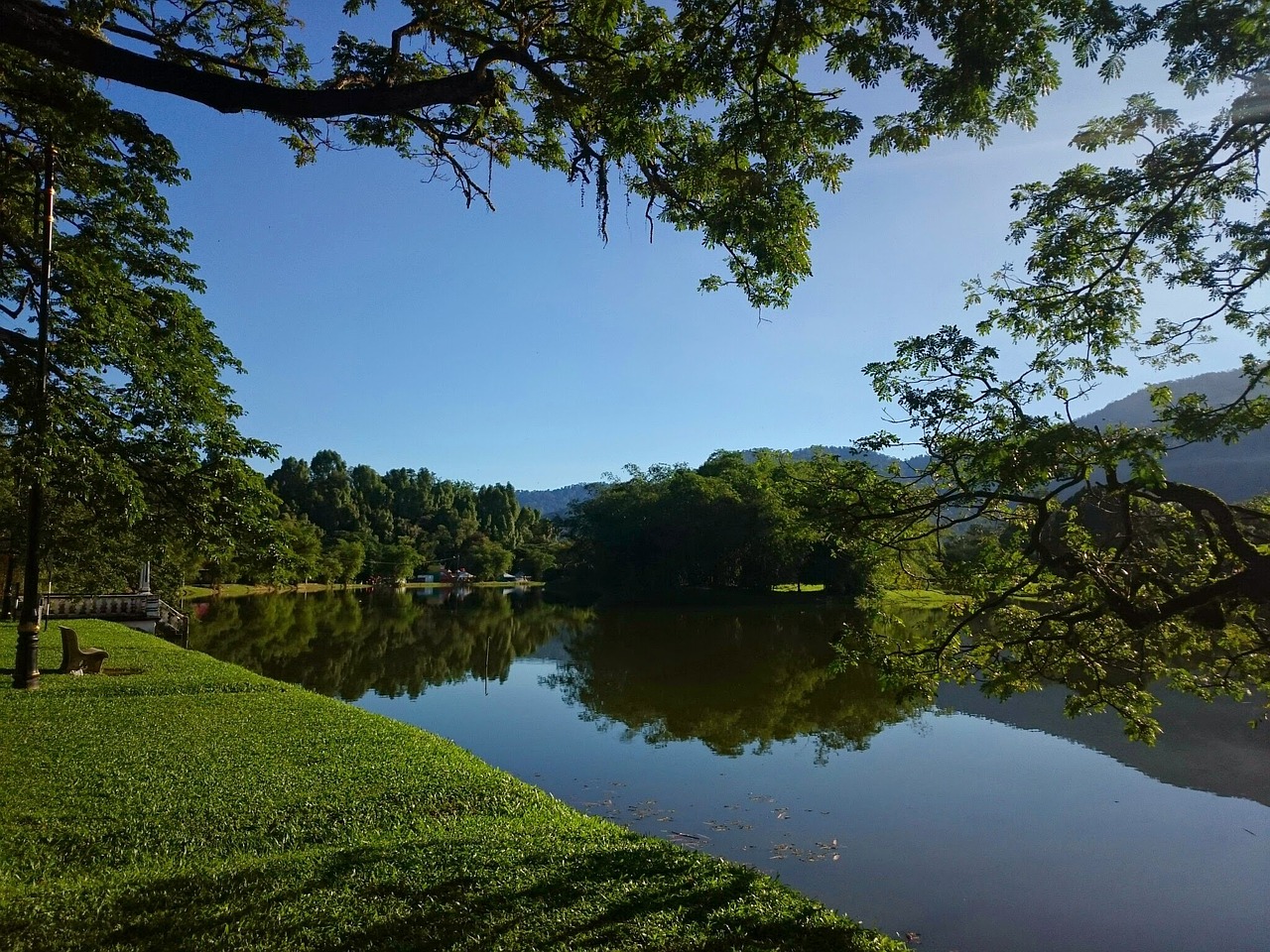 lac et jardin